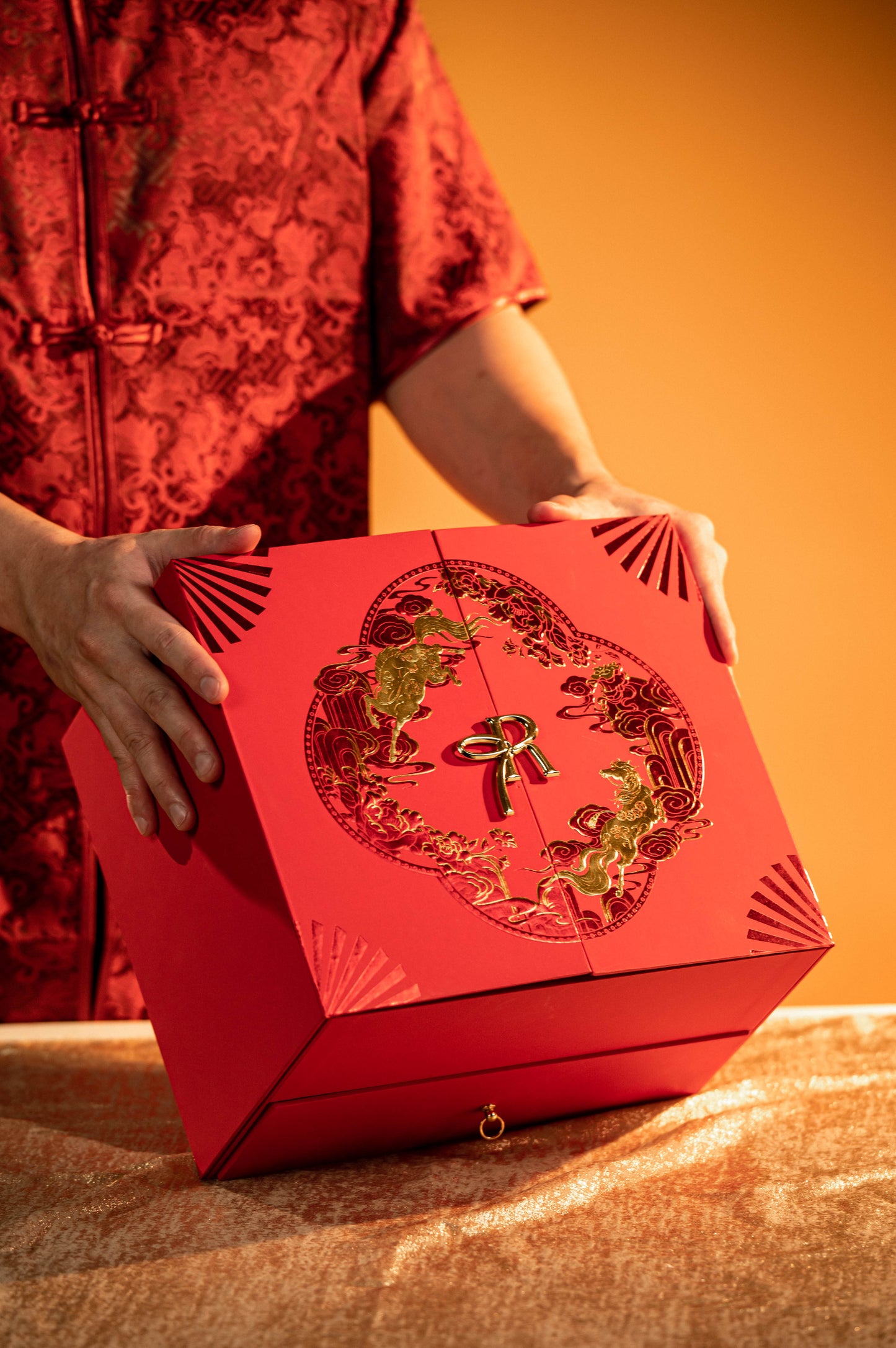 THE EQUENCE COLLECTION - PREMIUM《八骏迎福·暖心禮盒》