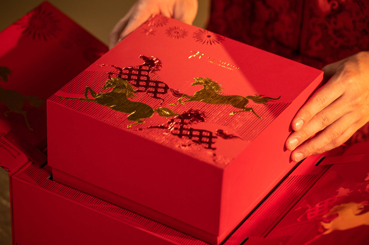 THE EQUENCE COLLECTION - PREMIUM《八骏迎福·暖心禮盒》