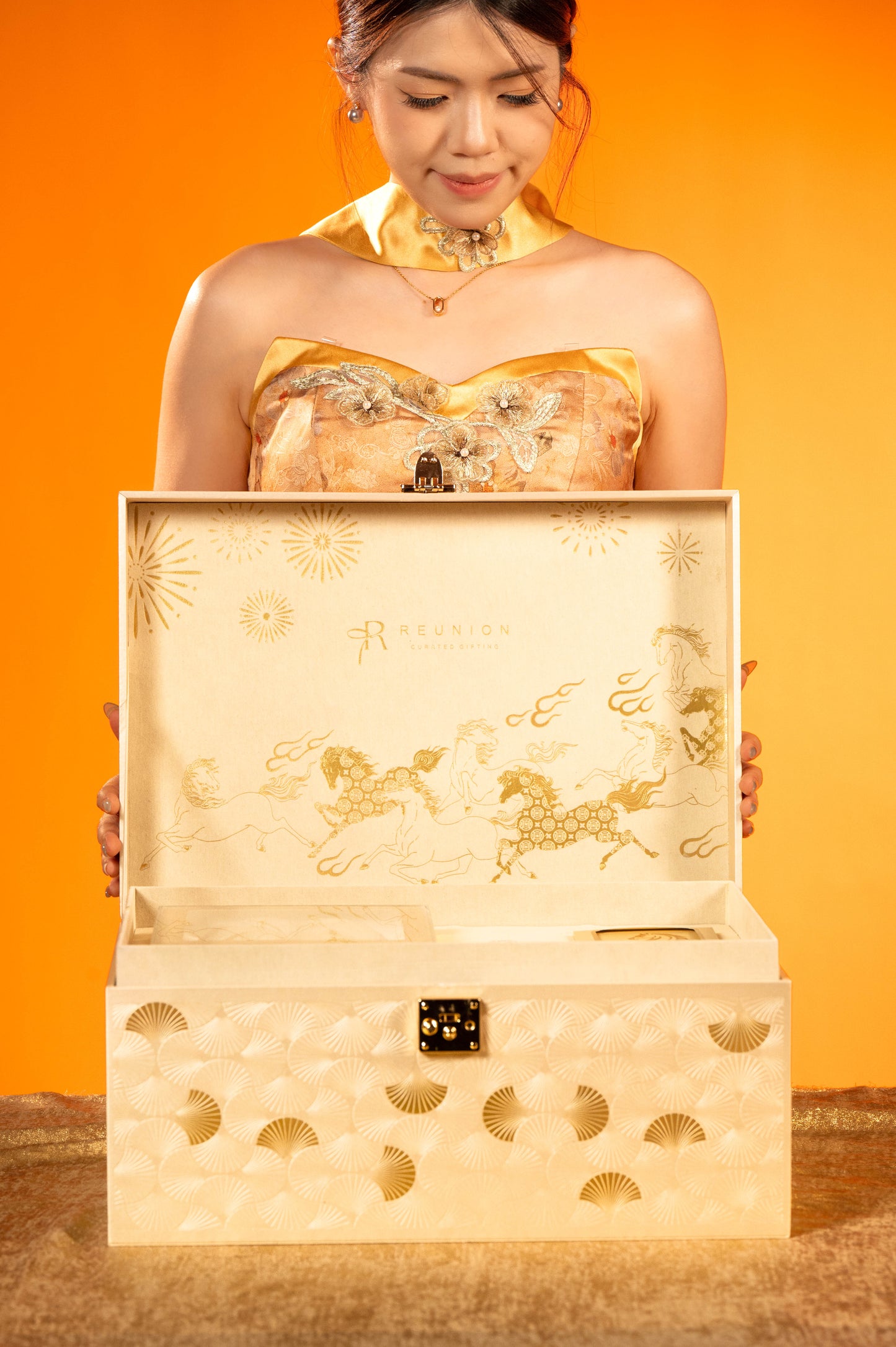 THE IMPERIAL COLLECTION 《至尊御禮》- 八方来财 (GOLD) HENNESSY XO COGNAC 2026 EDITION