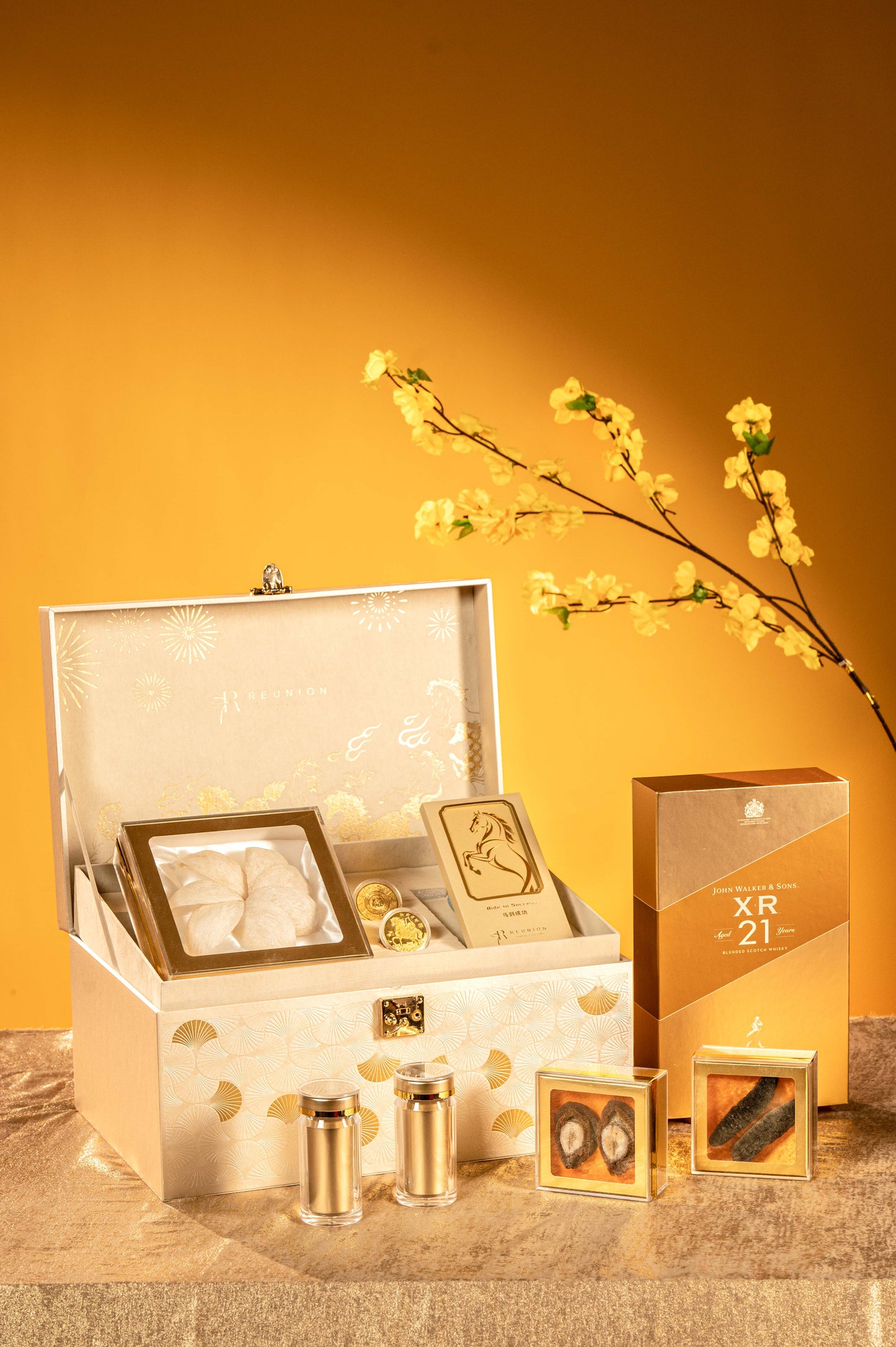 THE IMPERIAL COLLECTION 《至尊御禮》- 八方来财 (GOLD) JOHN WALKER & SONS XR 21 YRS