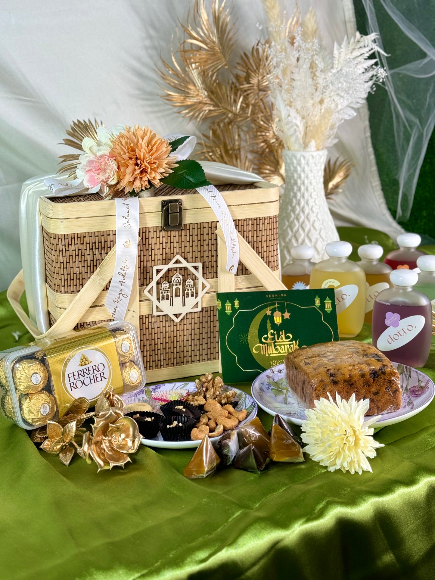 TAUFEEQ BOX